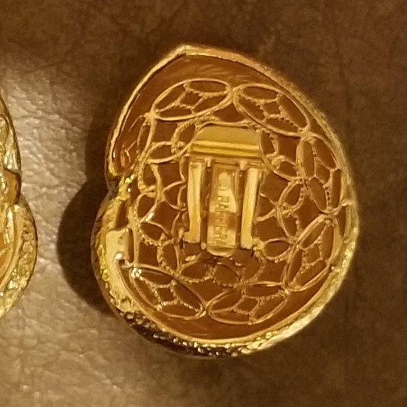 VINTAGE STATEMENT JOSE & MARIA BARRERA CRYSTAL SHELL BEACH CLUSTER GOLD EARRINGS - Picture 4 of 13